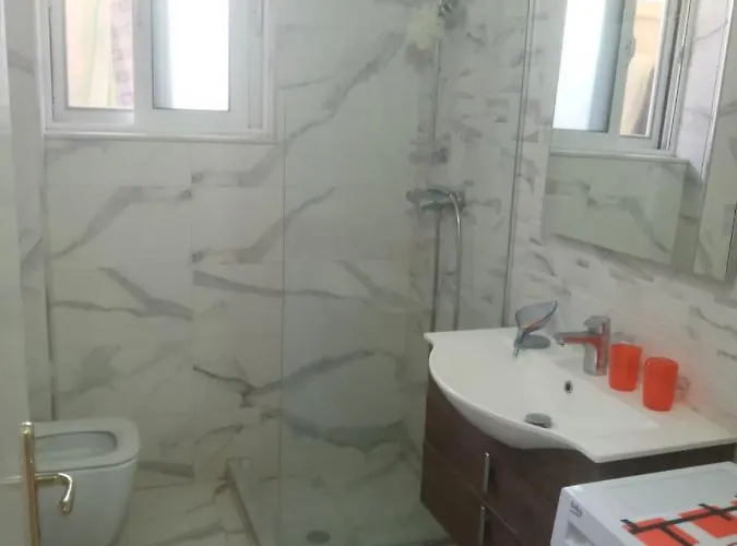 Backpackers * Sarande